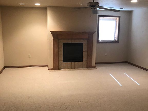 Lower level family room with FP