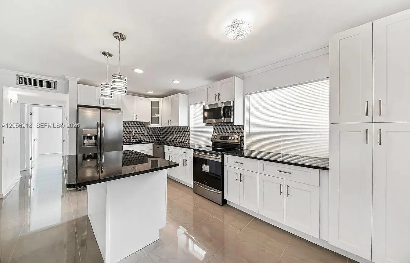 2 bed, 2.0 bath, $2,100 — Photo 3
