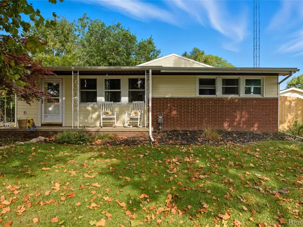 218 Canterbury St, Adrian, MI 49221
