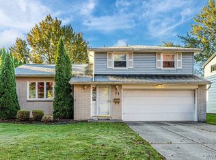 71 Ayrault Dr, Amherst, NY 14228