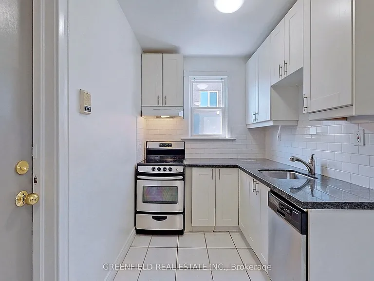 1747 Bayview Ave #UPPER — Photo 4