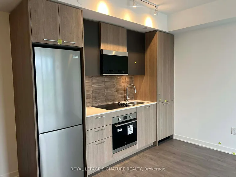10 Oak St #1809 — Photo 3