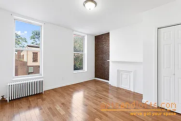 Rented by aptsandlofts.com