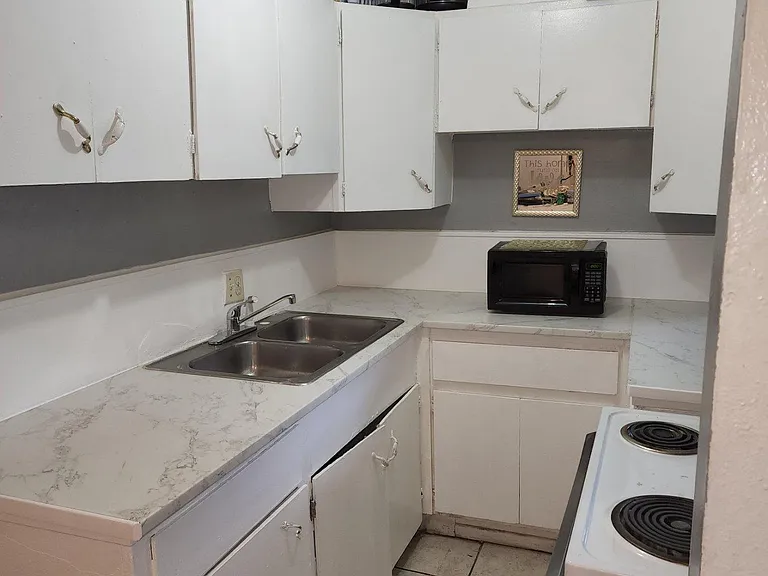 729 N 11th St #1 — Photo 3