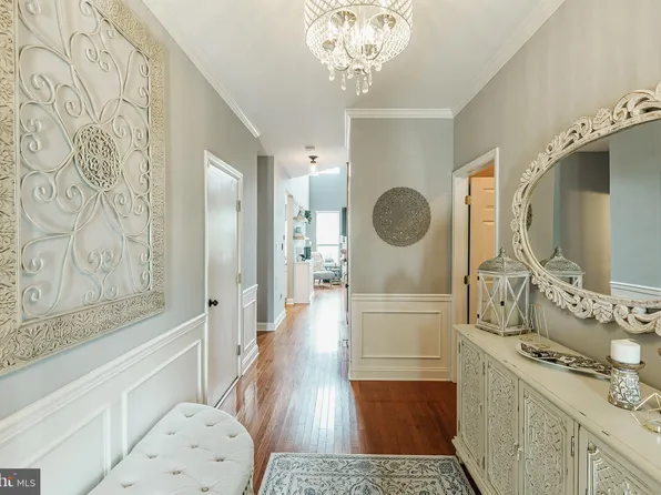 6 Zion Dr, Berlin, NJ 08009