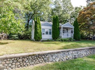 45 Glendale Dr, West Warwick, RI 02893