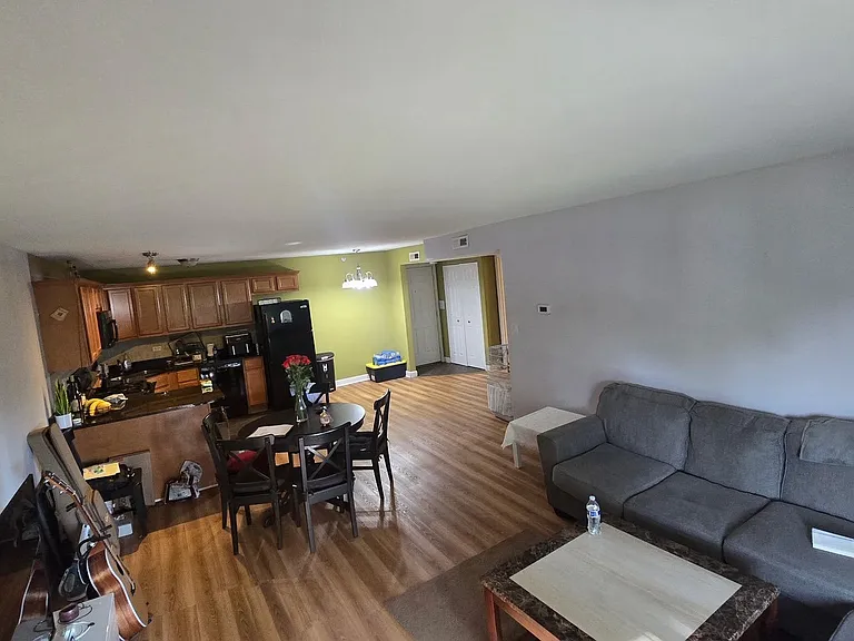 16W543 Mockingbird Ln #206 — Photo 3