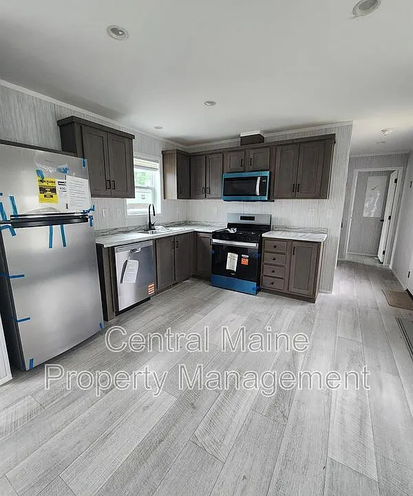 11 Austin Dr