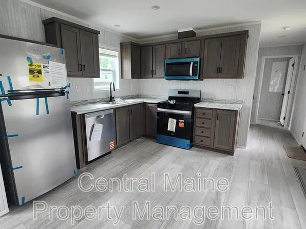 11 Austin Dr, Orono, ME 04473