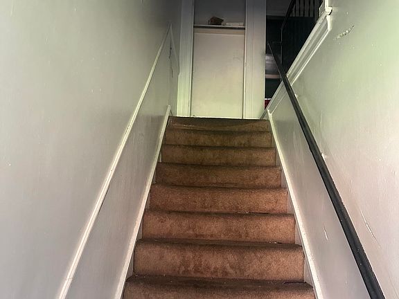 2nd image of 3218 Thirteen Colony Mall APT 4B