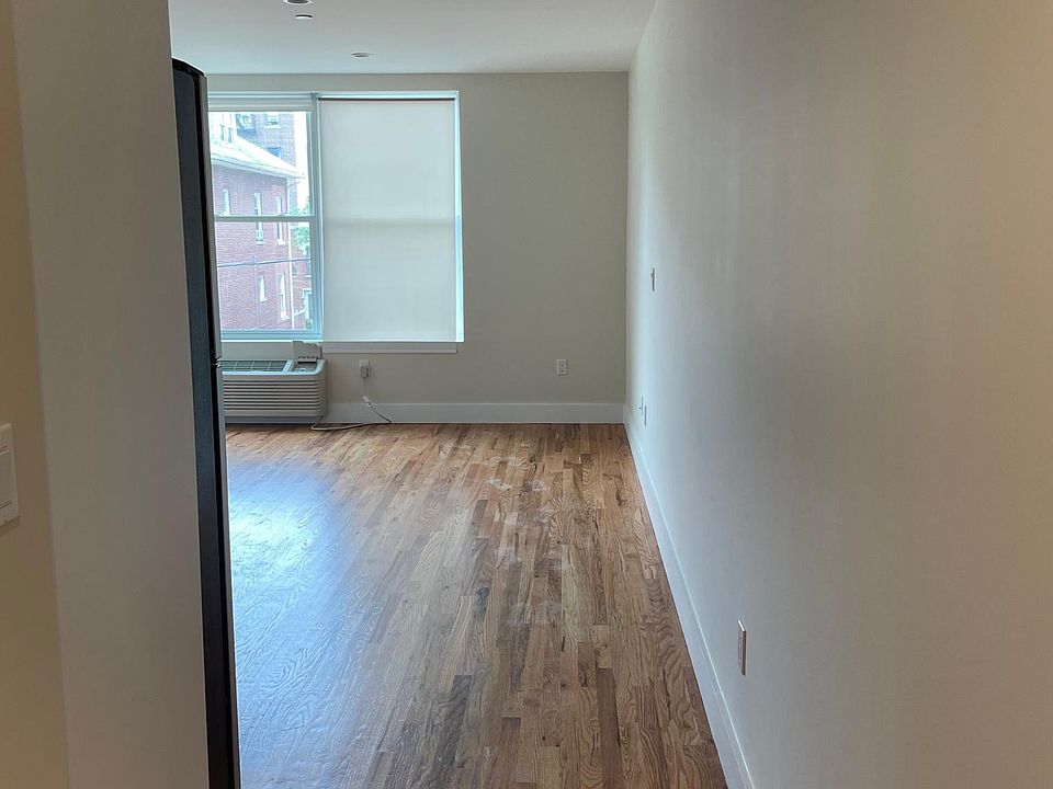 2nd image of 2775 University Ave #3