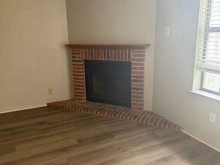 716 W Mulberry St — Photo 6