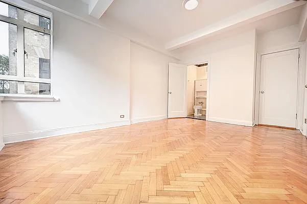 Rented by Urbane Brokerage | media 27