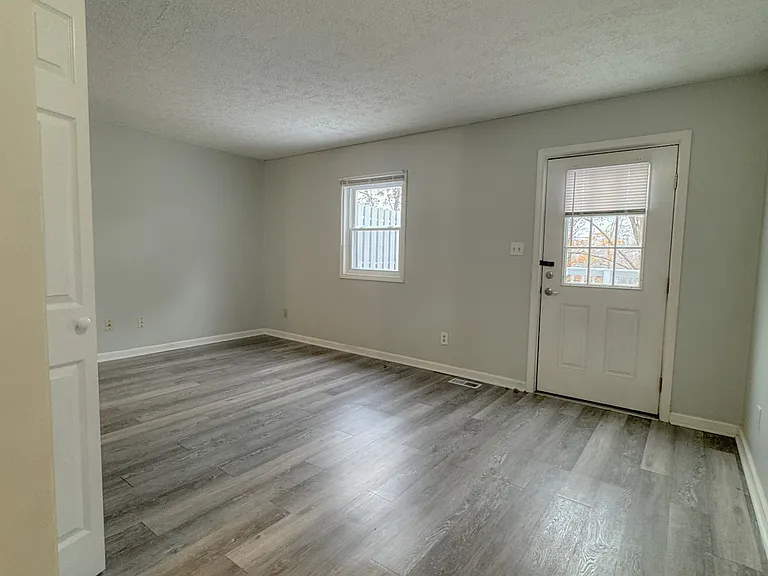 17 Weyland Dr — Photo 6
