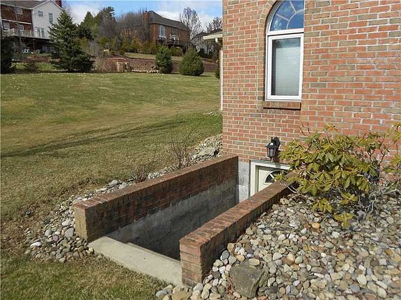3rd image of 610 Rembrandt Cir