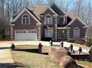 3424 Goslen Dr, Pfafftown, NC 27040