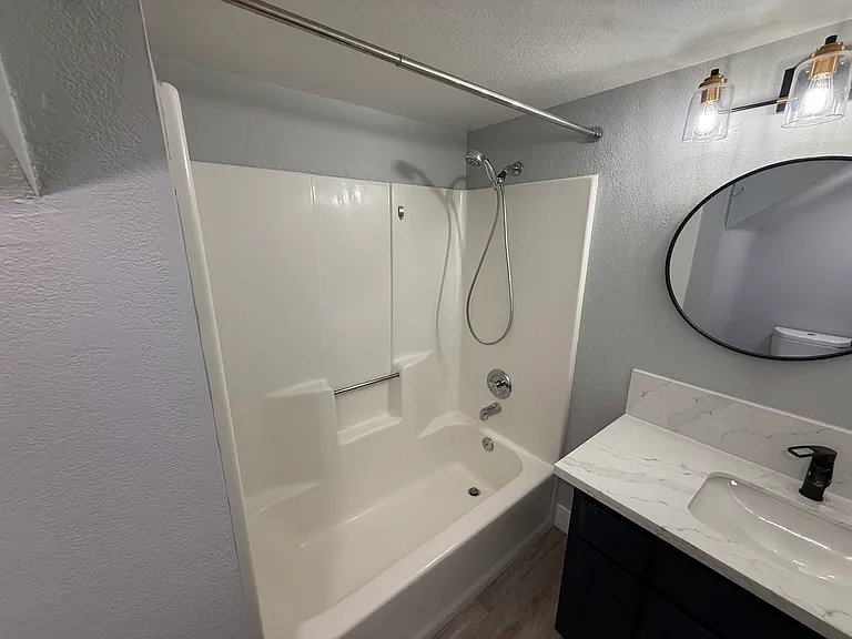 907 Elm St — Photo 24
