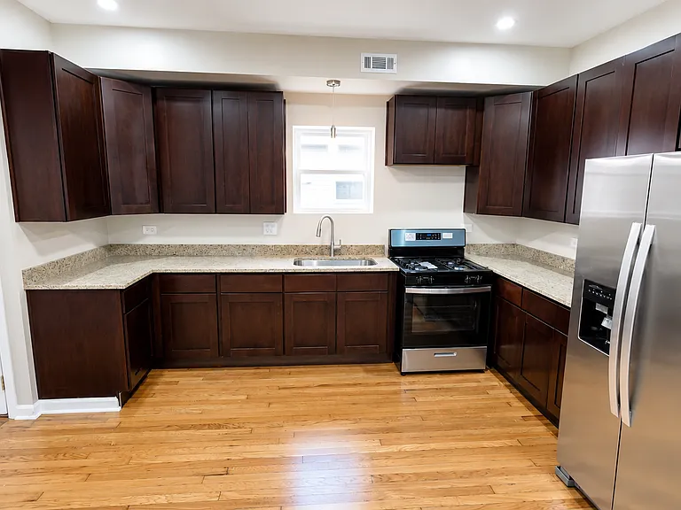 3 bed, 2.0 bath, 1250 sqft, $2,200 — Photo 16