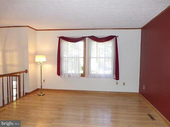 4th image of 201 Monticello Cir