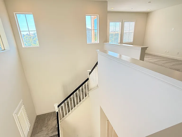 2751 E Agrarian St — Photo 35