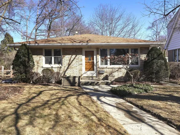 2060 South 107th STREET, West Allis, WI 53227