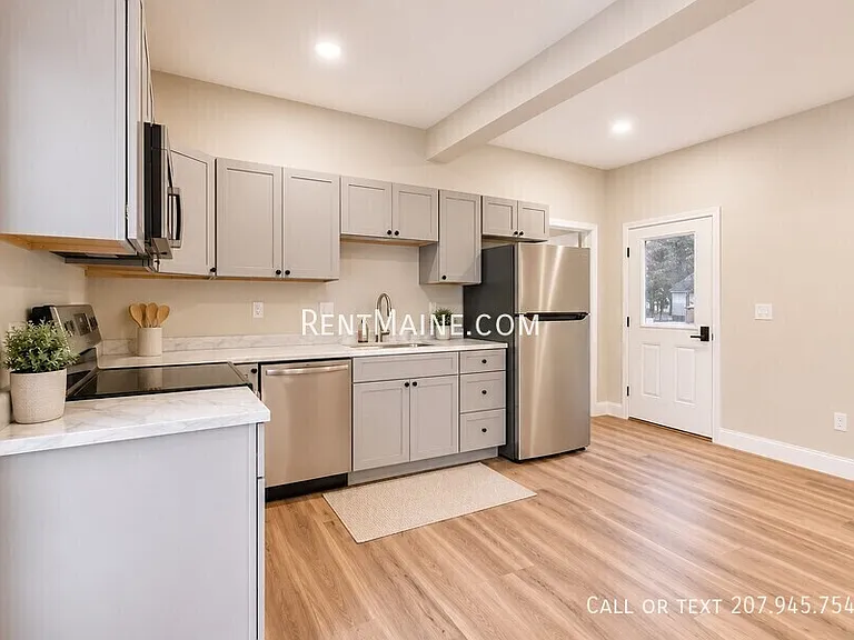 392 S Main St #1 — Photo 2