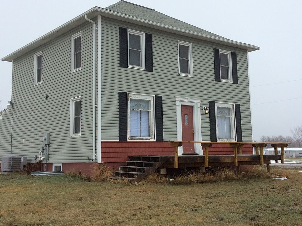 1st image of 106 5th St SE