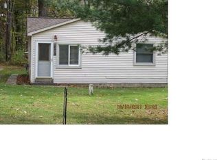 16415 Geneva Dr, Linden, MI 48451