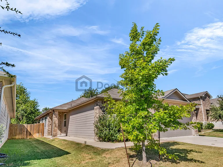 121 Naset Dr — Photo 2