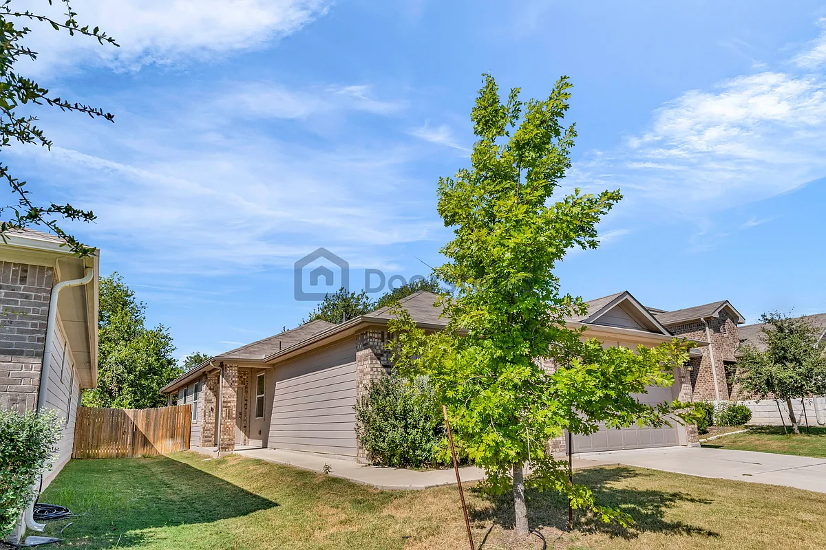 Building Photo - 121 Naset Dr