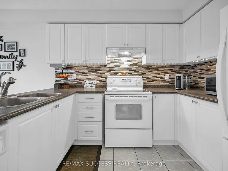 228 Flagstone Way — Photo 13