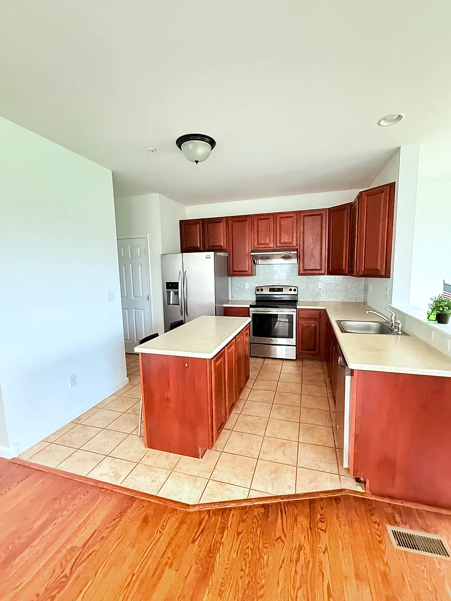 Building Photo - 4472 Elmwood Dr