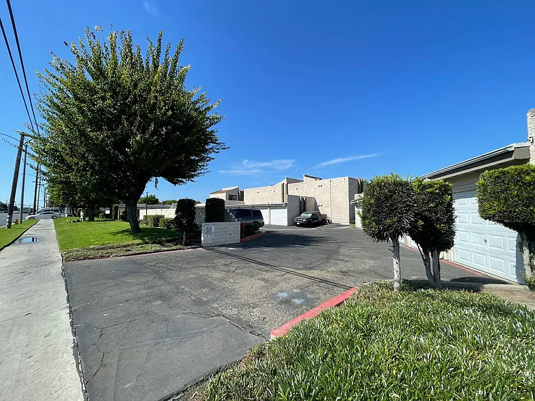 401 Beach Blvd - El Pueblo Apartments — Photo 6
