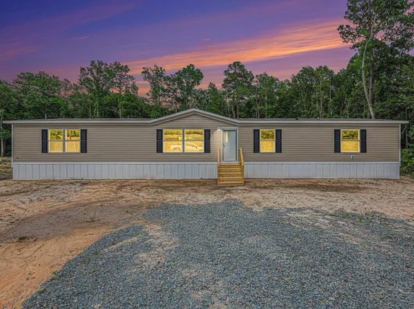 377 Horseshoe Rd, Moncks Corner, SC 29461
