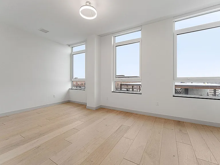 Bank Street Apartments at Burlington Square — Photo 66