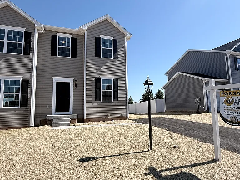 3621 Fieldstone Dr — Photo 2
