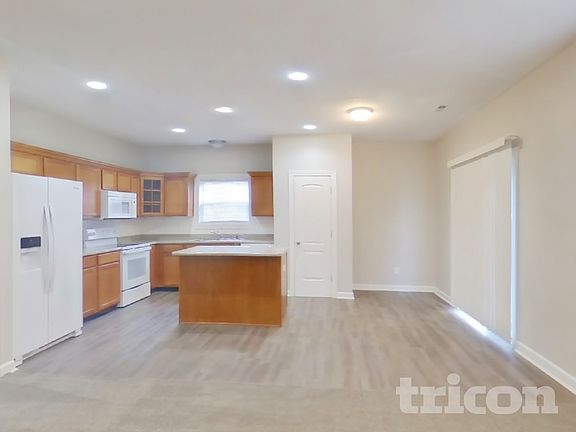 4th image of 1044 Hazelwood Dr
