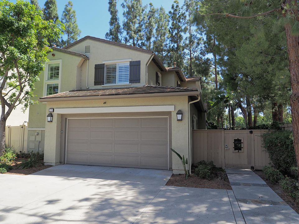 Private corner lot