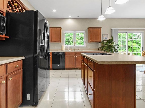 5th image of 723 Saddlebrook Dr