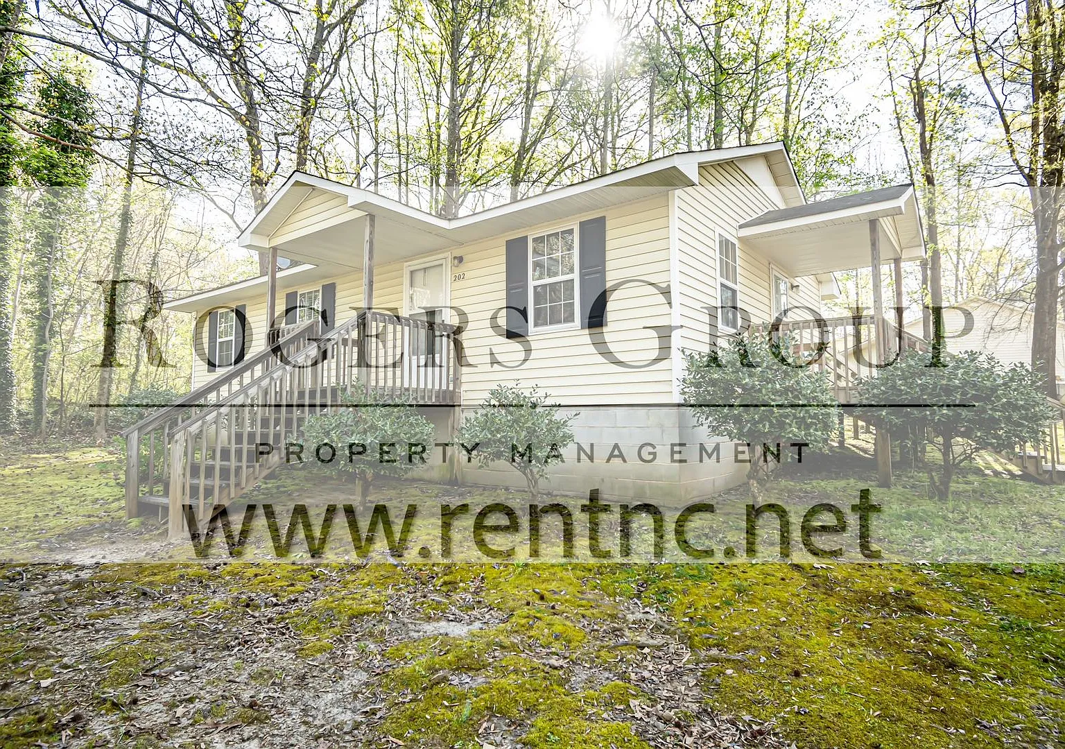 3 bed, 1.0 bath, 960 sqft, $925 — Photo 1