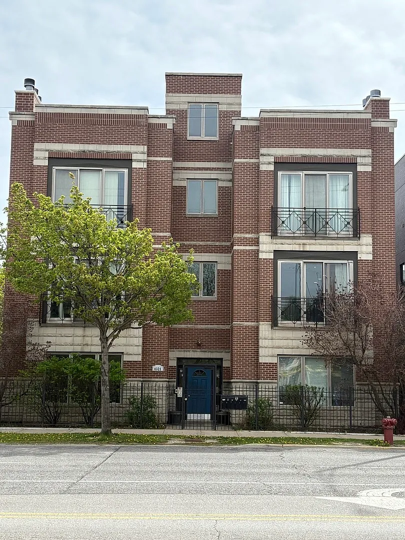 4325 N Cicero Ave APT 2S photo 1