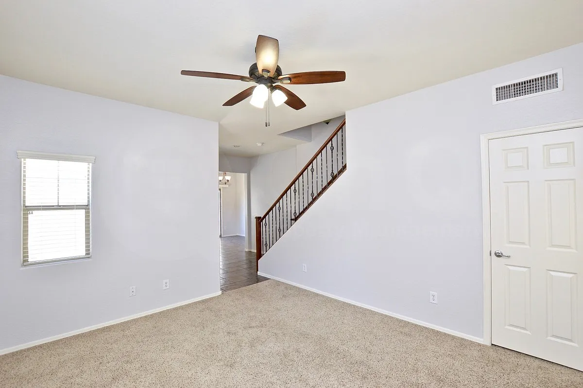 3 bed, 3.0 bath, 1375 sqft, $1,995 — Photo 3