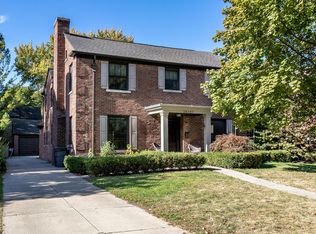 26387 Dundee Rd, Huntington Woods, MI 48070