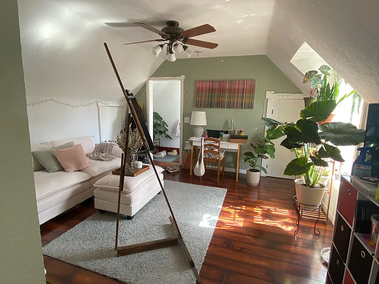 1015 Main St E — Photo 1