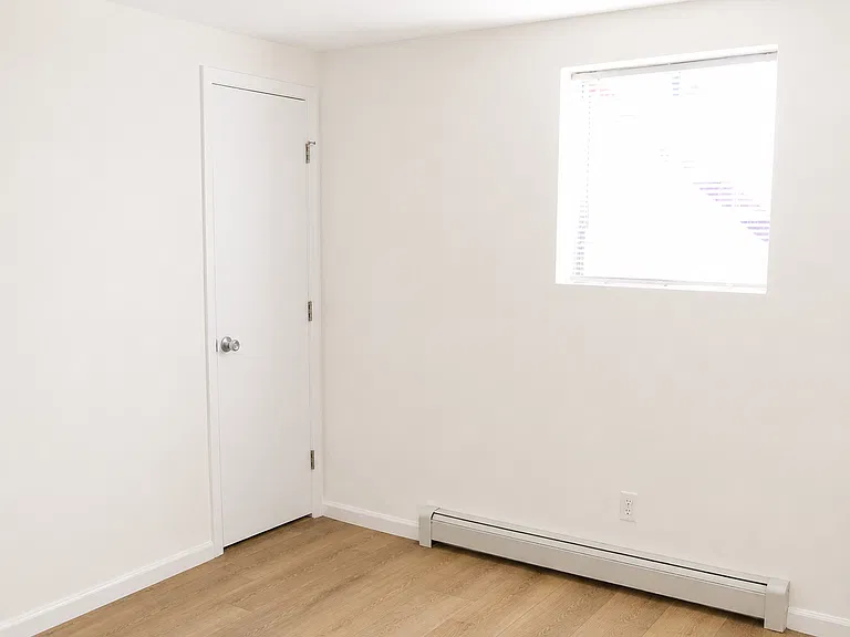 Bright & Spacious 2-Bedroom Residence Across from Berkeley Park — Photo 13