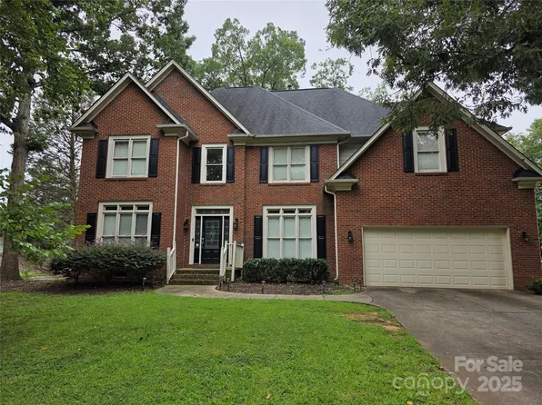 11550 Falling Leaves Dr, Charlotte, NC 28277