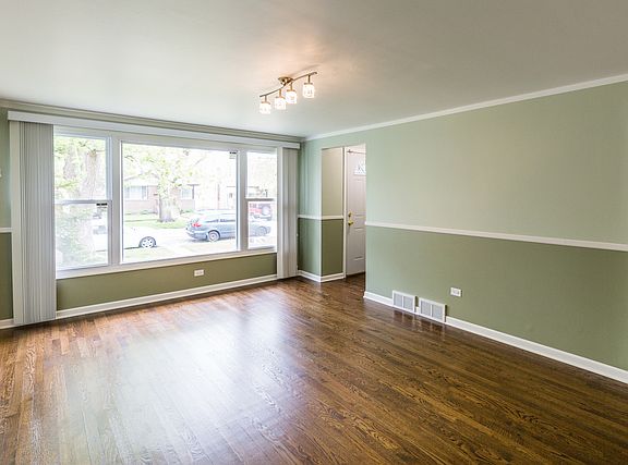 2nd image of 14424 Woodlawn Ave