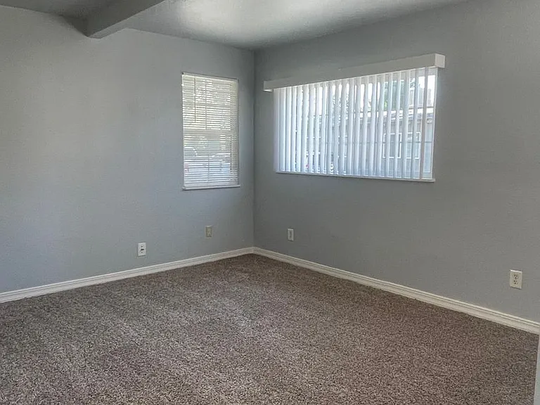 2646 Sharon Ave — Photo 8