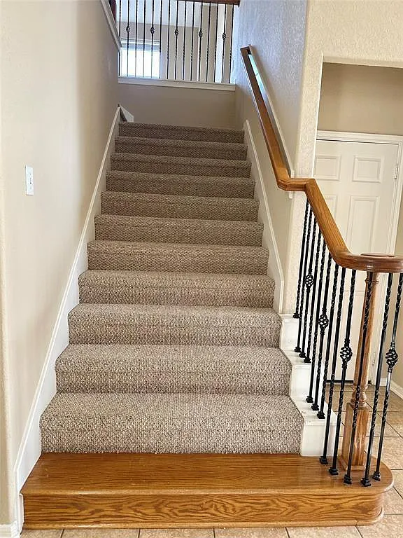 4 bed, 2.5 bath, 2940 sqft, $2,800 — Photo 4