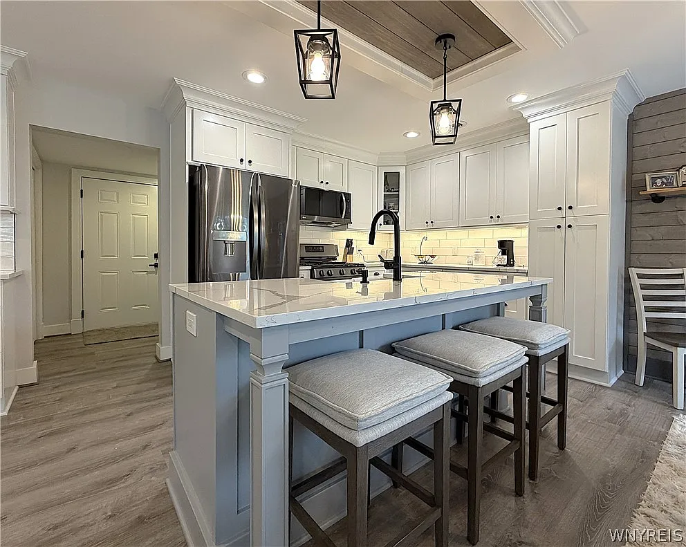 3 bed, 2.5 bath, 3428 sqft, $2,935 — Photo 3